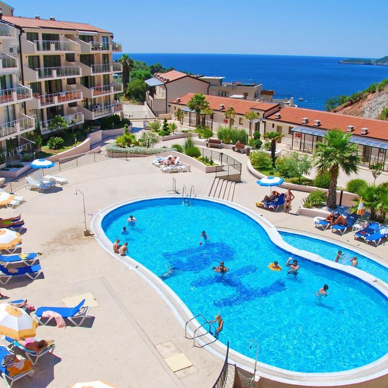 Montetrest Apartments Sveti Stefan Extérieur photo