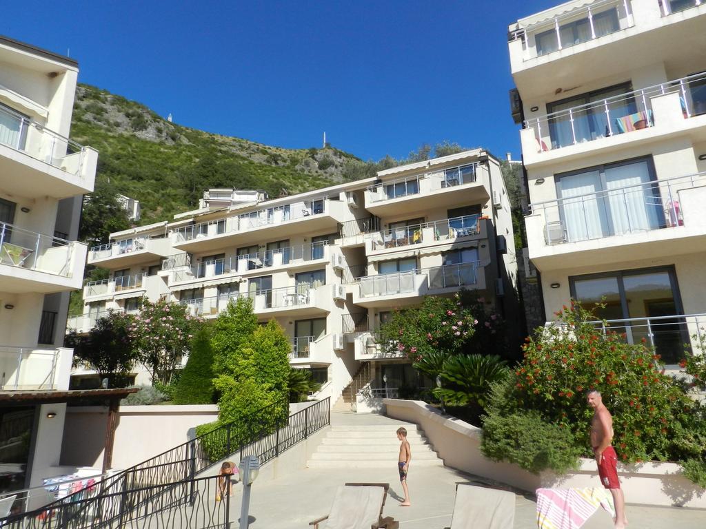 Montetrest Apartments Sveti Stefan Extérieur photo